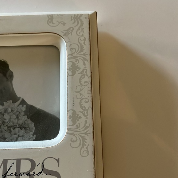 Wedding Photo Frame “Mr & Mrs” Malden International Designs 4” x 6”. Preowned - Picture 5 of 5